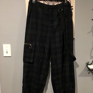 Loose fit “trip” style pants from forever 21! barely worn. Size: US W M